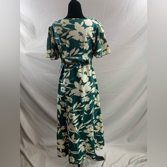 Boho Green Floral Print Butterfly Sleeve Wrap Hem Dress - Picture 9 of 9